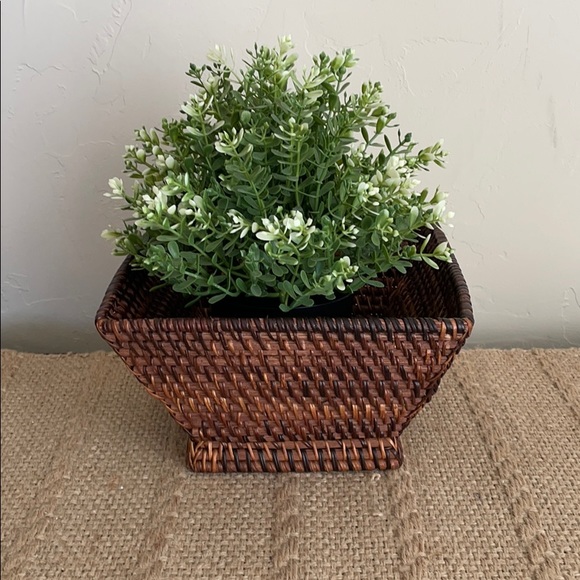 Beautiful Woven Basket - Picture 9 of 10